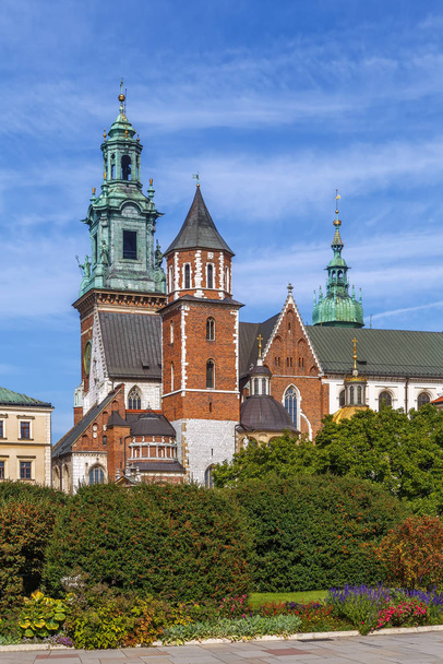 Royal Archcathedral Βασιλική των Αγίων Stanislaus και Wenceslaus στο λόφο Wawel επίσης γνωστή ως η Wawel Cathedral στην Κρακοβία, Πολωνία - Φωτογραφία, εικόνα