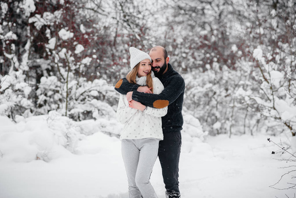 Couple playing with snow in the forest - Fotoğraf, Görsel