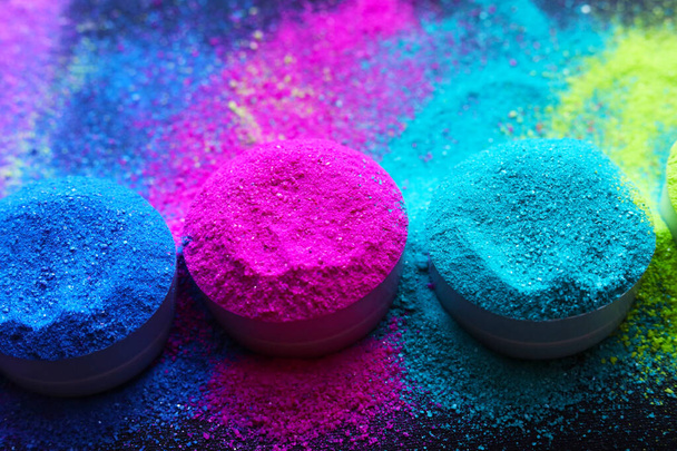 Colores brillantes para el festival del holi indio. Colorido gulal (colores en polvo) para Happy Holi
 - Foto, Imagen