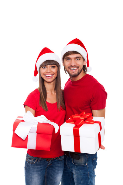 Christmas holiday happy couple hold present - Foto, afbeelding