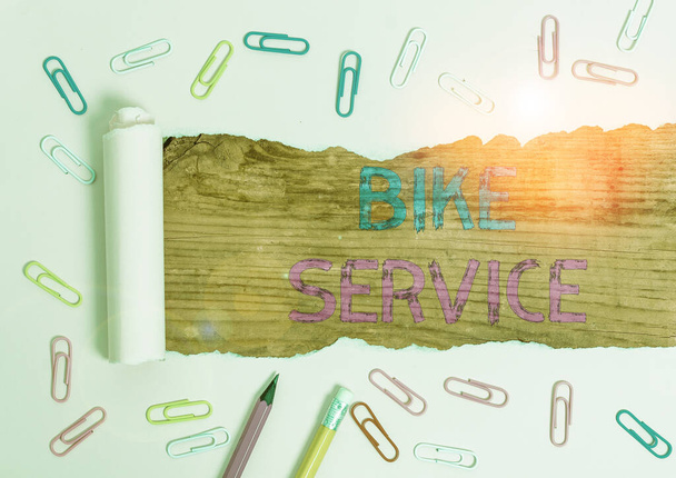 Signo de texto que muestra Bike Service. Conceptual foto limpieza y reparación del mecanismo de la bicicleta para mantener el mejor estado
. - Foto, Imagen