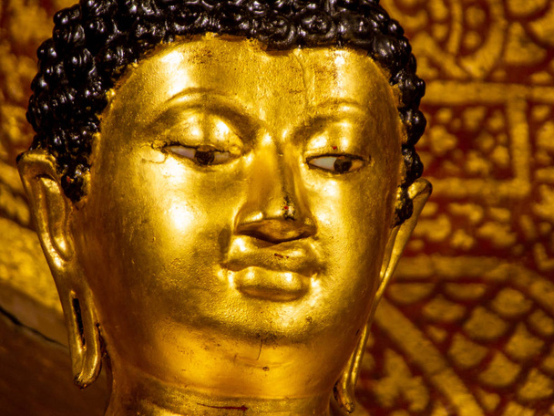 Статуя Будды Пхра Сингха, изображения Будды это искусство Чианг Саена. Предположительно построено на Б.Э. 1888 год
. - Фото, изображение
