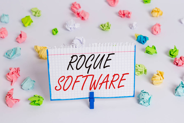 Word-Schreiben Text Rogue Software. Business-Konzept für die Art von Malware, die als Antimalware-Software stellt Farbige zerknüllte Papiere leer Erinnerung weißen Boden Hintergrund Wäscheklammer. - Foto, Bild