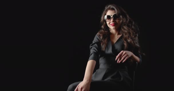 Elegant Woman Posing Slide Light On Black - Felvétel, videó