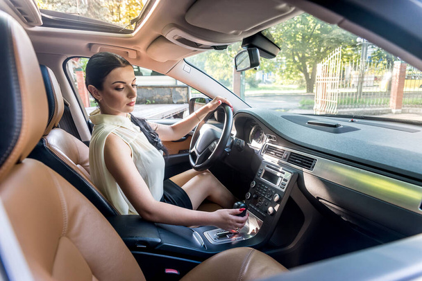 Attractive brunette woman driver shifting automatic transmission - Fotografie, Obrázek