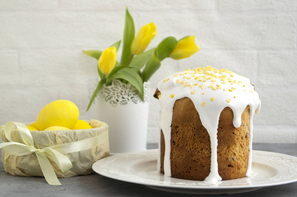Easter food. Easter cakes and painted eggs. in yellow tones - Photo, Image