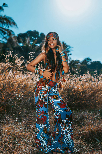 beautiful young hippie style woman close up portrait at sunset on a field - Foto, Imagem
