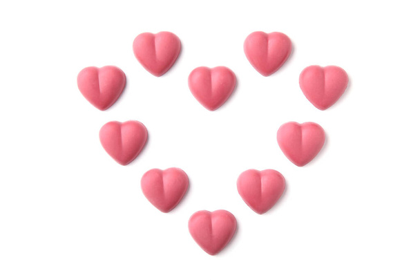 serce w kształcie różowy rubinowy czekolada izolowane na białym tle - Zdjęcie, obraz