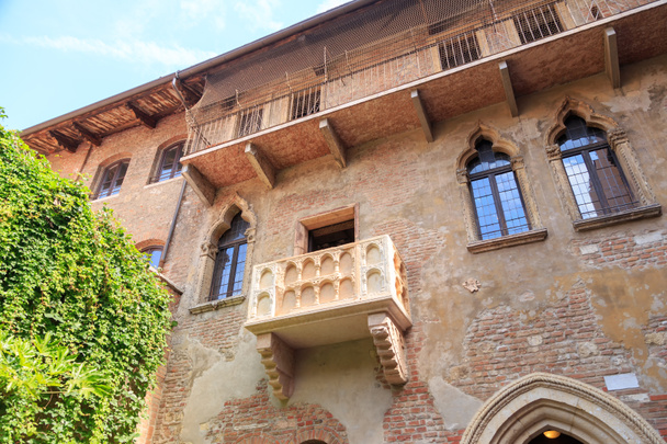 Verona, Itálie. Julietin balkón. Julietin dům (Casa di Giulietta) - Fotografie, Obrázek