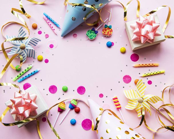 Happy birthday or party background.  Flat Lay wtih birthday balloons , confetti and ribbons on pink background. Top View.  Copy space. - Fotoğraf, Görsel