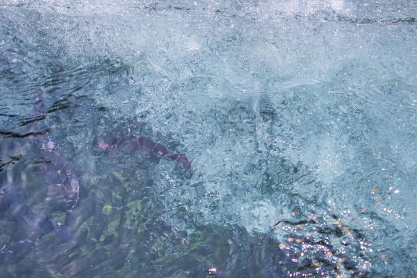 fondo de agua cristalina, cascada de agua clara
 - Foto, Imagen
