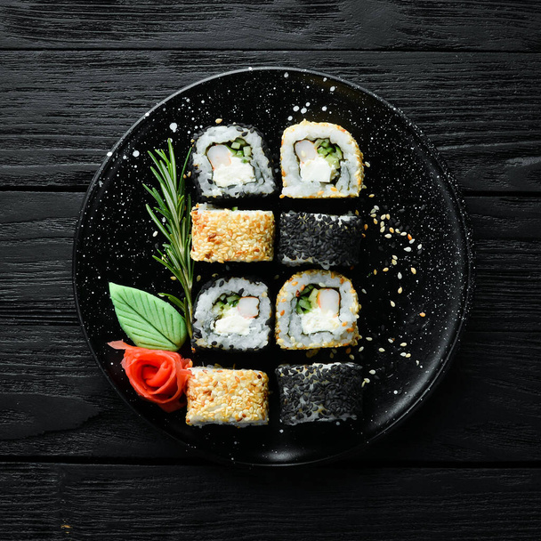Traditional Sushi - Black and White, with crab, cheese and herbs. Japanese cuisine. Top view. - Foto, Imagem