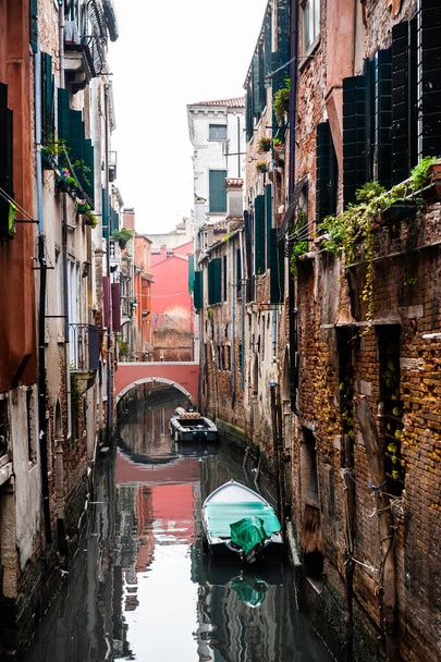Scenic canal with old architecture in Venice, Italy. Famous travel destination - Fotoğraf, Görsel