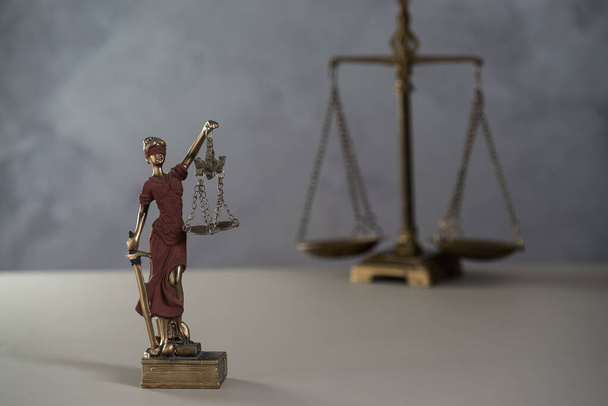 Statua di Giustizia con sfondo a tema Bilancia, Corte e Diritto
 - Foto, immagini