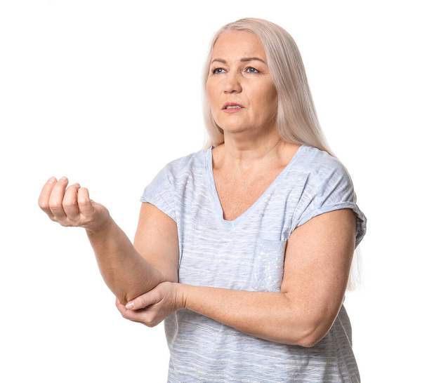 Femme âgée souffrant du syndrome de Parkinson sur fond blanc
 - Photo, image