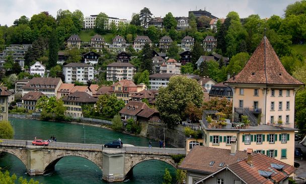 Βέρνη της Ελβετίας και του ποταμού aare γέφυρα - Φωτογραφία, εικόνα