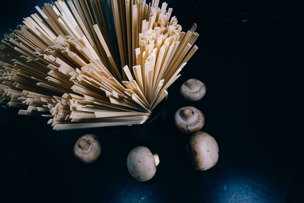  mushrooms and pasta in table - Foto, afbeelding