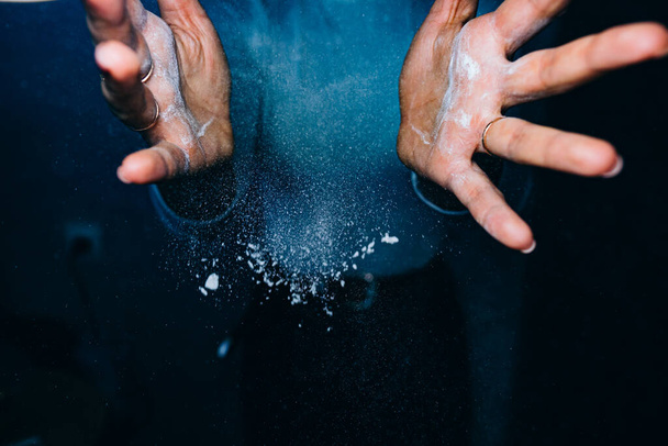 flour in hand of man - Фото, изображение