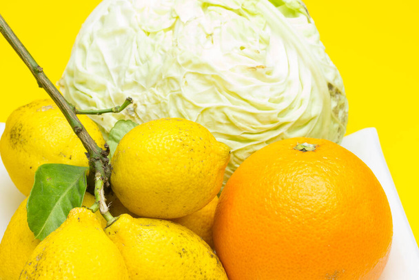 Col verde, naranja y amarillo limón, cítricos y verduras
 - Foto, imagen