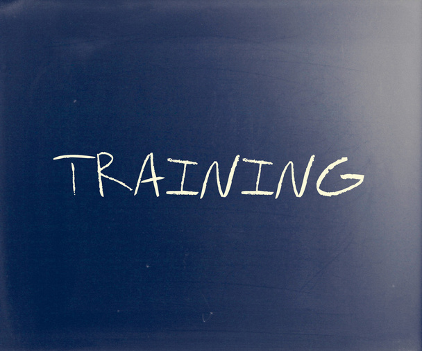 "Training "handgeschreven met wit krijt op een Blackboard - Foto, afbeelding