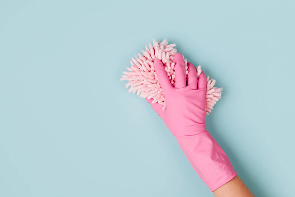 Female hands cleaning on blue background. Cleaning or housekeeping concept background. Copy space.  Flat lay, Top view. - Foto, afbeelding