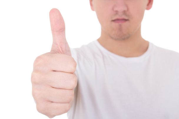 крупным планом портрет молодого человека в белой футболке палец вверх - Фото, изображение