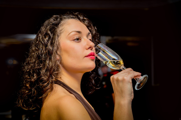 Woman drinking champagne - Fotó, kép