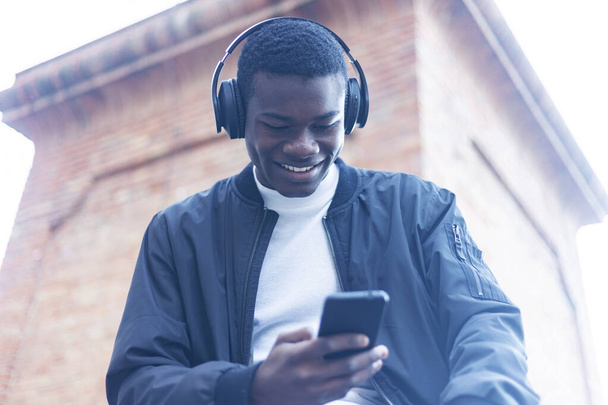African Young Man Listening Music. - Foto, afbeelding