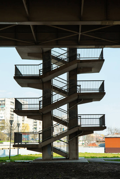 grand escalier extérieur en béton en plein air
 - Photo, image