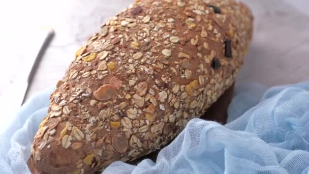 Close up of brown bread and knife on table - Záběry, video