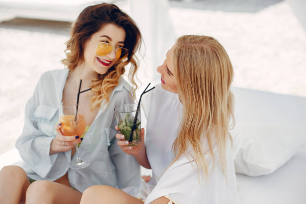 Two elegant girls on a resort - Zdjęcie, obraz