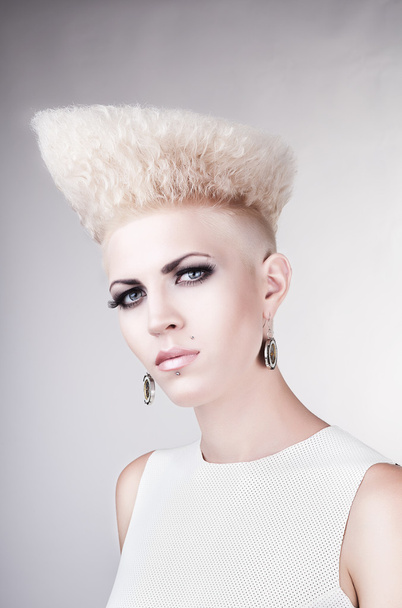 close-up portrait of punk blond pretty woman - Foto, immagini