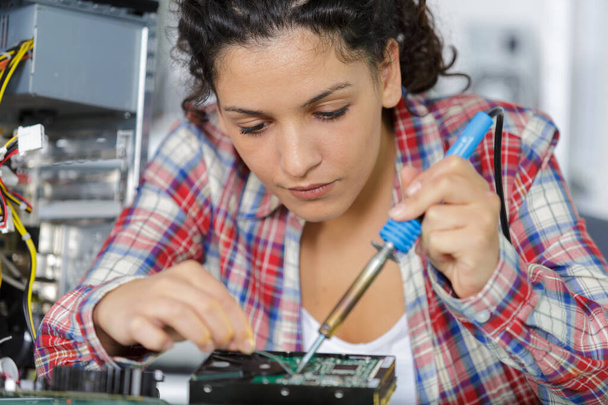young female electronic engineer soldering computer parts - Φωτογραφία, εικόνα