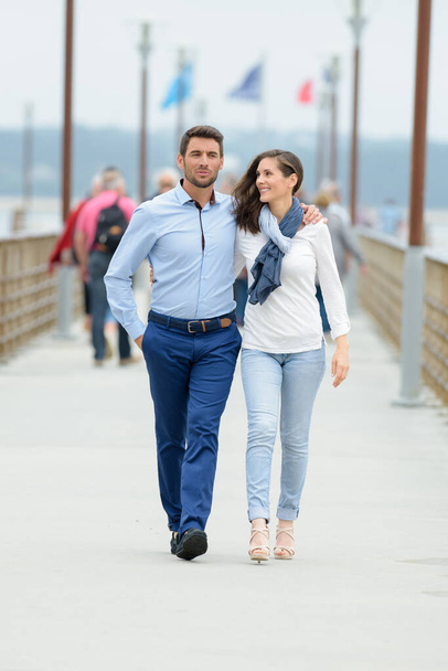 couple is on the pier - Foto, Imagem