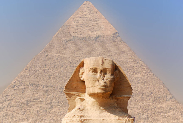 Grand Sphinx de Gizeh (Père de la Peur), communément appelé le Sphinx de Gizeh est une statue en pierre calcaire d'un sphinx inclinable, une créature mythique avec le corps d'un lion et la tête d'un humain - Photo, image