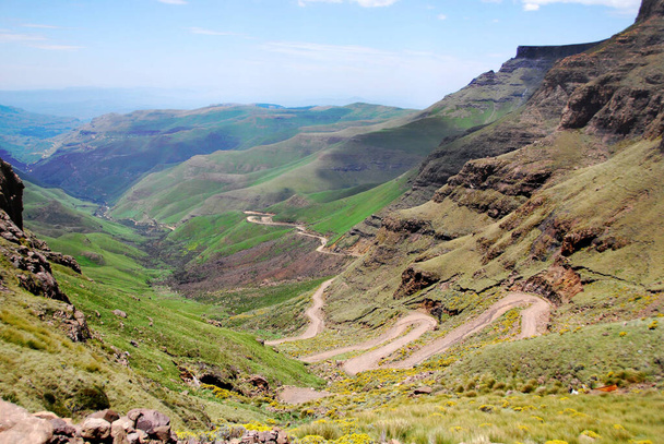 Lesotho, virallisesti Lesothon kuningaskunta, on sisämaavaltio ja erillisalue, jota ympäröi Etelä-Afrikan tasavalta. Sen pääkaupunki ja suurin kaupunki Maseru - Valokuva, kuva