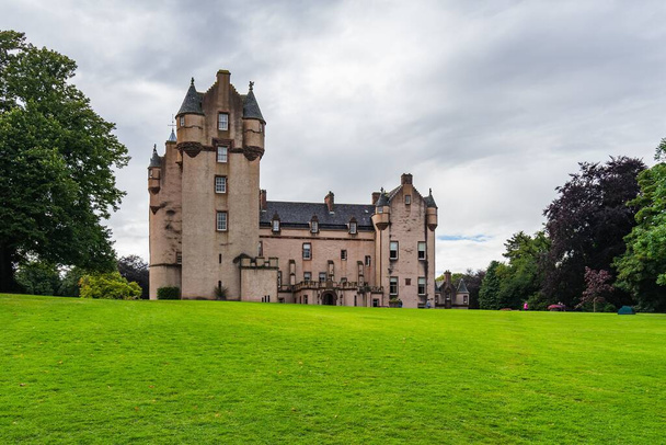 A beautiful scenery of the famous Fyvie Castle in Aberdeenshire, Scotland under a cloudy sky - Foto, imagen