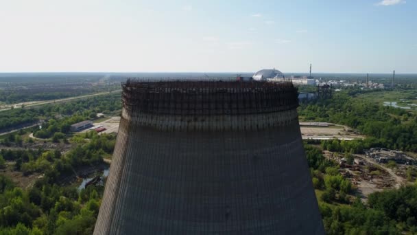 Tsernobylin ydinvoimalan viidennen, kuudennen ydinreaktorin jäähdytystornit
 - Materiaali, video