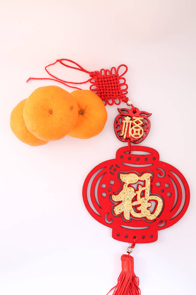  Chinesischer Glücksknoten und Mandarinen - Foto, Bild