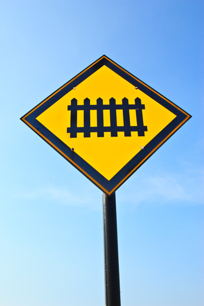 señal de advertencia de carretera curvas ferroviarias
 - Foto, imagen