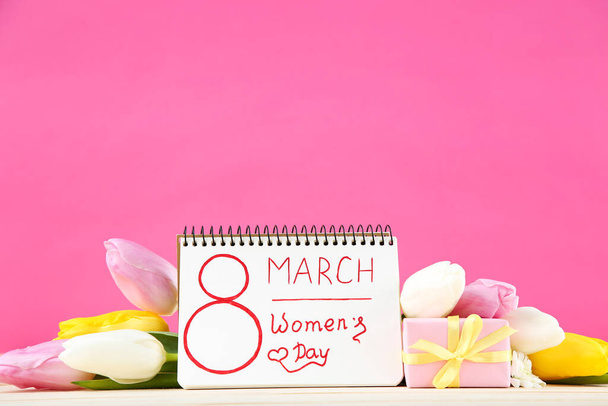 Text 8 March Womens Day with tulip flowers and gift box on pink background - Foto, imagen