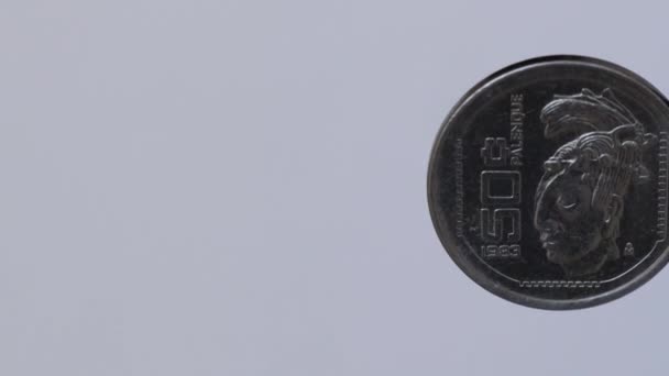 Старая 50-центовая монета с илюстрацией Паленке - Кадры, видео