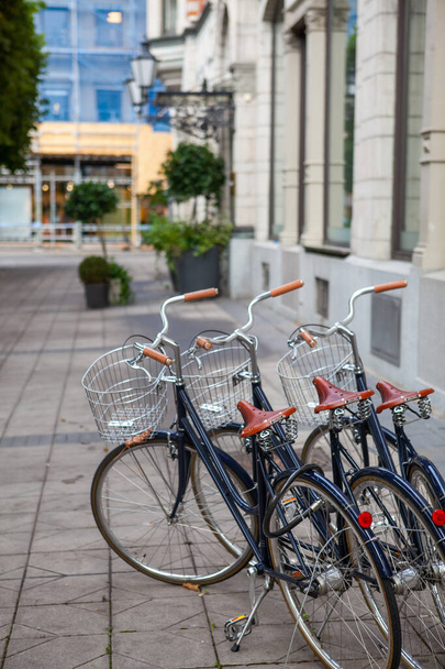 empty streets and abandoned bicycles due to coronavirus quarantine - Foto, afbeelding