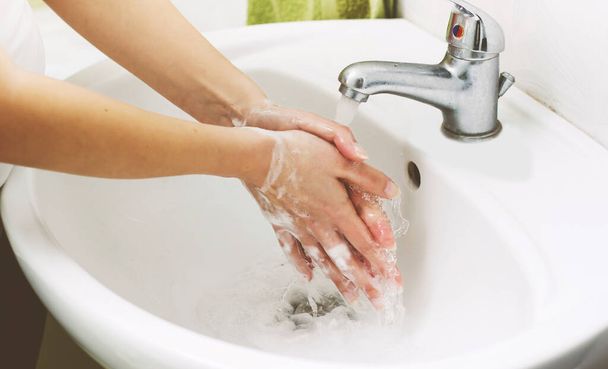 Pesu kädet saippualla, hygienia käsite
 - Valokuva, kuva