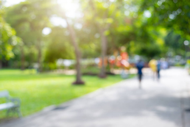 Blur Menschen haben eine Aktivität Sport in frischem Grün citi Park  - Foto, Bild