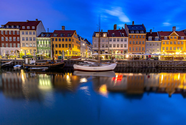 Copenhague. El canal Nyhavn está al amanecer.
. - Foto, Imagen