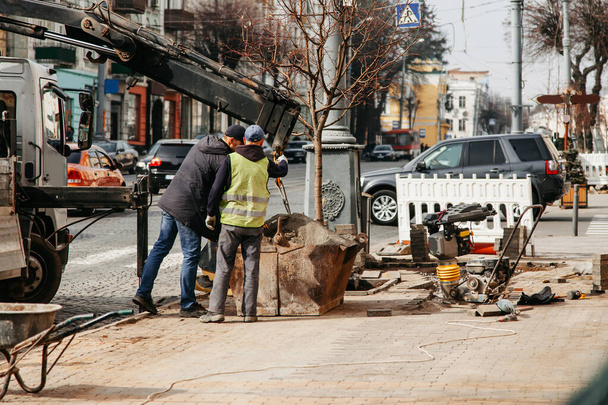 Straßensanierung in der Stadt im Frühjahr - Foto, Bild