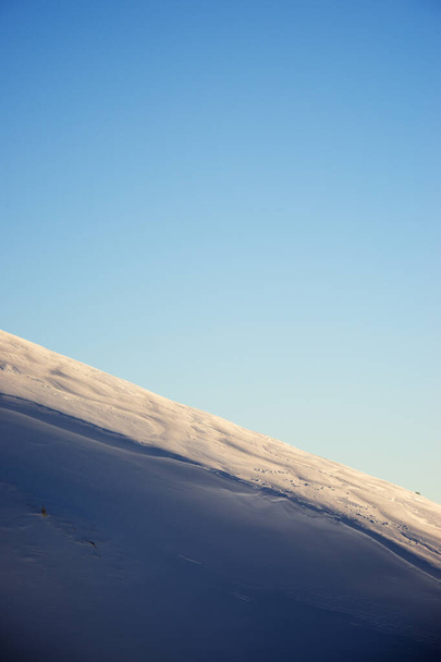 Sněhový vrchol v údolí Ossau, Pyreneje ve Francii. - Fotografie, Obrázek