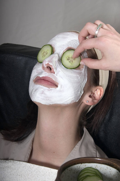 Creating a face mask - serial image 8 of 13 - Foto, imagen