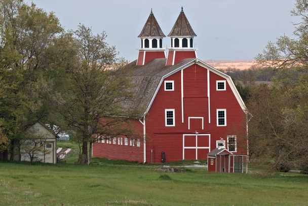 Granddaddy of all Barns proudly showing off its colors at sundown - Photo, Image